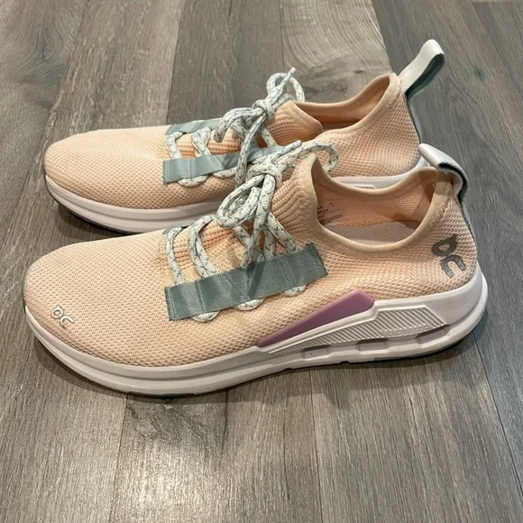 On W Cloudeasy Sneakers - Picture 8 of 16